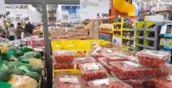 قیمت میوه، صیفی‌جات و سبزیجات در یک فروشگاه عمده فروشی